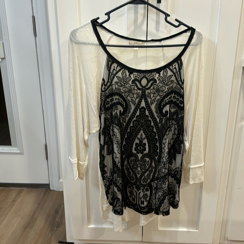 Women’s size medium. Black and white, brand is Halo.